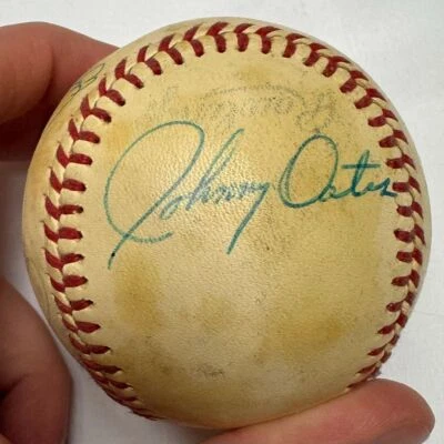 RICH GOSSAGE, STAN WILLIAMS, JOHNNY OATES, DOUG BIRD SIGNED BASEBALL *YANKEES* - Imagem 1 de 3