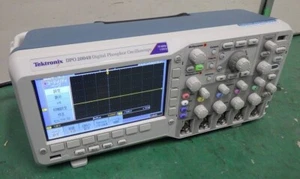 Tektronix DPO2004B Oscilloscope Digital Phosphor 70 MHz 1 GS/s 4ch Used JPN - Picture 1 of 3