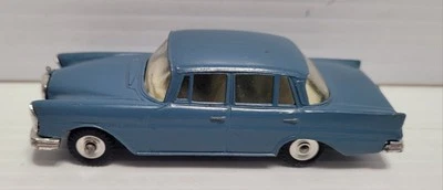 VINTAGE DINKY TOYS 186 MERCEDES BENZ 220 SE - Image 1 of 4