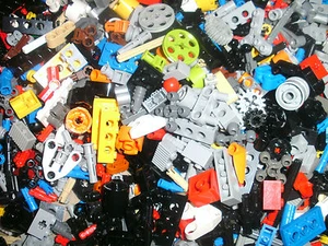 LEGO TECHNIC 100 SMALL PIECES RANDOM MIX RODS,CONNECTORS,PINS,WHEELS,GEARS,COGS - Picture 1 of 3