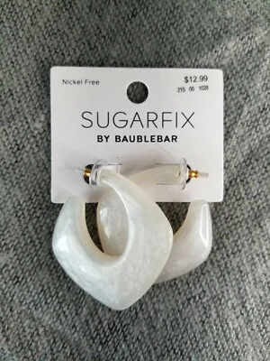 Pendientes de aro de resina blanca Sugarfix by Baublebar joyería sin níquel  Foto 1 de 3