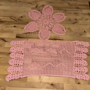 Tapete de mesa vintage rosa de ganchillo con flores elegante decoración de cabaña A991 - Imagen 1 de 11