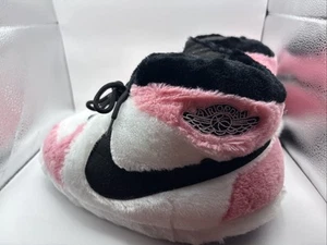Nike Warm Unisex One Size Pink und Schwarz Air Jordan Sneaker NEU - Bild 1 von 6
