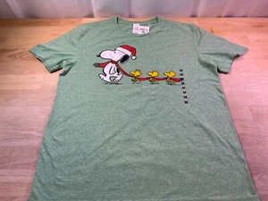 New Men's Peanuts Holiday Tee Sz M Snoopy in Santa Hat & Woodstock's—Cute!!* - Picture 1 of 2