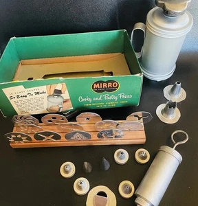 Vtg MIRRO Cooky & Pastry Press Cookie Shapes 24pc Wood Tray #358-AM Aluminum - Picture 1 of 18
