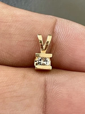 14KT YELLOW GOLD 0.20CT ROUND DIAMOND SOLITAIRE PENDANT (L19) - Image 1 of 4