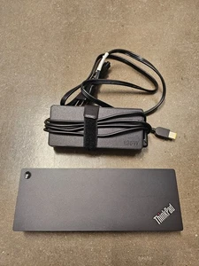 Lenovo Universal Thunderbolt 4 Smart Dock with 135W Adapter - Afbeelding 1 van 3