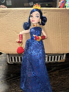 Disney Descendants Royal Yacht Ball Evie Isle of the Lost Puppe Kleid Schuhe Handtasche - Bild 1 von 3