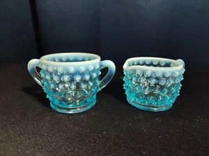 Vintage Fenton Kunst Glas Mini Milchkännchen Zucker blau schimmernd Nagellack 2,25" hoch - Bild 1 von 7