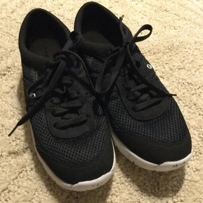 Easy Spirit GoGo Lightweight Black Athletic Walking Tennis 7.5 Shoe Lace Up - Image 1 of 4