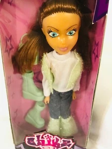 NUEVA MUÑECA CHIKZ ADOLESCENTE CON TRAJE DE MODA DE BOTAS VERDES Y MONEDERO ¡OH WOW! - Imagen 1 de 3
