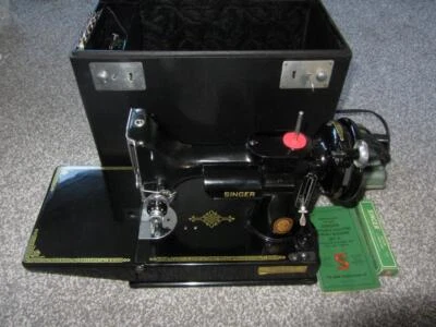 Iconic Singer 221 federleichte Nähmaschine um 1955, 110 V hergestellt in den USA (Gehäuse) - Bild 1 von 4