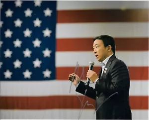 Foto firmada de Andrew Yang for President 2020 8x10 certificado de autenticidad matemáticas - Imagen 1 de 1