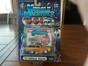  Muscle Machines 1:64 '65 Chevy Chevelle Wagon Gold with Flames MM017 - Bild 1 von 3
