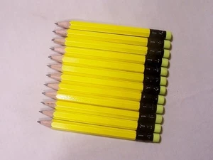100 Golfstifte "Neongelb" mit Radiergummis - Bild 1 von 1