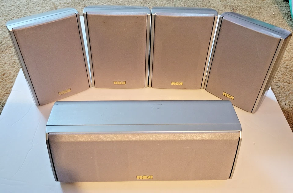 5 ALTAVOCES GRISES DELANTEROS/TRASEROS RCA CAT# 40-5039 VINTAGE (4) 6" X 4 1/4" y (1) 10"x4" Foto 1 de 4