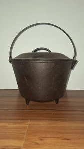 VTG LODGE ? NO.7 7G7 4-4-Q-T 3 LEG BEAN POT - Picture 1 of 8