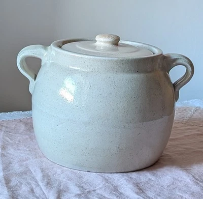 Tarro de cerámica pesado vintage con tapa color beige terroso esmaltado decoración de granja Foto 1 de 4