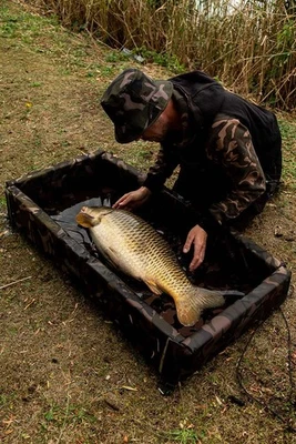 Tappetino piatto saldato Fox Camolite con lati tappetino di abhak camo culla delicato sul pesce DA - Immagine 1 di 4