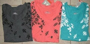 NUEVO CON ETIQUETAS CAMISETA ESTAMPADA UNDER ARMOUR HEAT GEAR WELCH MANGA CORTA CUELLO EN V PARA MUJER  - Imagen 1 de 7