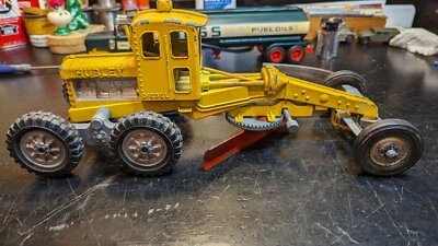 Hubley Diecast Yellow Road Grader w/steering and blade adjustment - Image 1 of 4