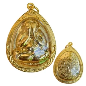 Thai Buddha Amulett Anhänger Phra Pidta Stil goldfarbener Rahmen spiritueller Talisman - Bild 1 von 8