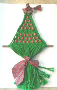 Vintage Retro 1970s Green Macrame Red Beads Christmas Tree Wall Hanging Boho - Picture 1 of 5