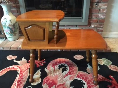 Vintage B.P. Mesa auxiliar John Mid-Century Foto 1 de 4