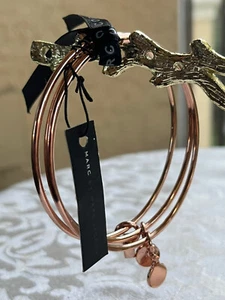 Marc by Marc Jacobs Gold Tone Threee Bangle Dangle Charm Bracelet Set NEW - Picture 1 of 13