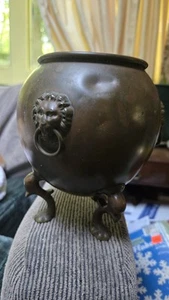 Antiker kleiner Pflanzkessel aus Messing & Kupfer Löwenköpfe interessante Beine & Füße  - Bild 1 von 13