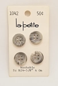 La Petite grau/weiß Wirbel 4-Loch Knöpfe 5/8" 4 auf Karte Neu aus altem Lagerbestand - Bild 1 von 2