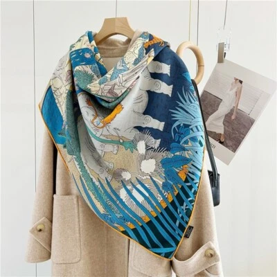 40% 真丝 60% 羊毛裹巾森林狂欢印花双面方形披肩 53 — 第 1/4 张图片