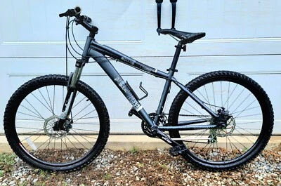 Bicicleta de montaña Diamondback Response para mujer gris buen estado Foto 1 de 4