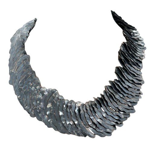 VANS Collana Hilde Van Der Heyden Argento Annerito Modernariato Fluido Finitura Opaca