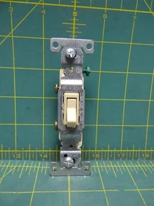 COOPER 1301-7V SWITCH TOGGLE SP 15A 120V GROUNDING IVORY - Picture 1 of 4