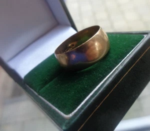 9ct Gold Wedding Ring Band Vintage  hm 1981 London   size P to Q  Yellow Gold - Picture 1 of 6