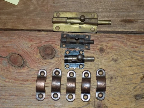 Vtg LOT 3 SecuriTY BarreL BoLT DOOR sLide LATCHES & 5 COPPER FLASH BoLT KEEPERS Cover