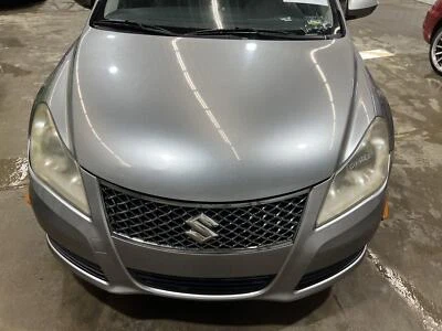 10-13 SUZUKI KIZASHI CAPÔ PAINEL FRONTAL PLATINA PRATA METÁLICO ZNC - Imagem 1 de 4