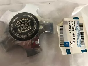 CADILLAC 1997-99 CATERA OEM NOS GM# 90538078 CENTER WHEEL CAPS 1 SET OF 4 - Picture 1 of 6