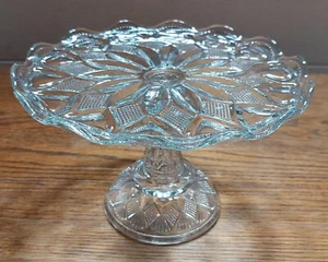 Vintage pressed clear glass pedestal cake/dessert stand with scalloped edging - Picture 1 of 16