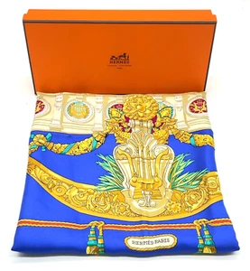 Auténtica bufanda de seda HERMES Carré 90 homenaje a Charles Garnier azul marino con caja i040297 - Imagen 1 de 15