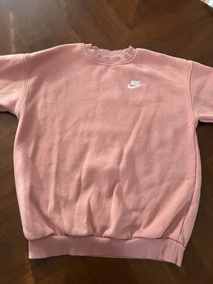 Pullover Nike Juvenil Medio Cuello Redondo Manga Larga Rosa Con Logo Bordado Foto 1 de 4