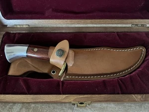 Vintage Westmark Model 701 Fixed Blade Hunting Knife Leather Sheath Display Box - Picture 1 of 9
