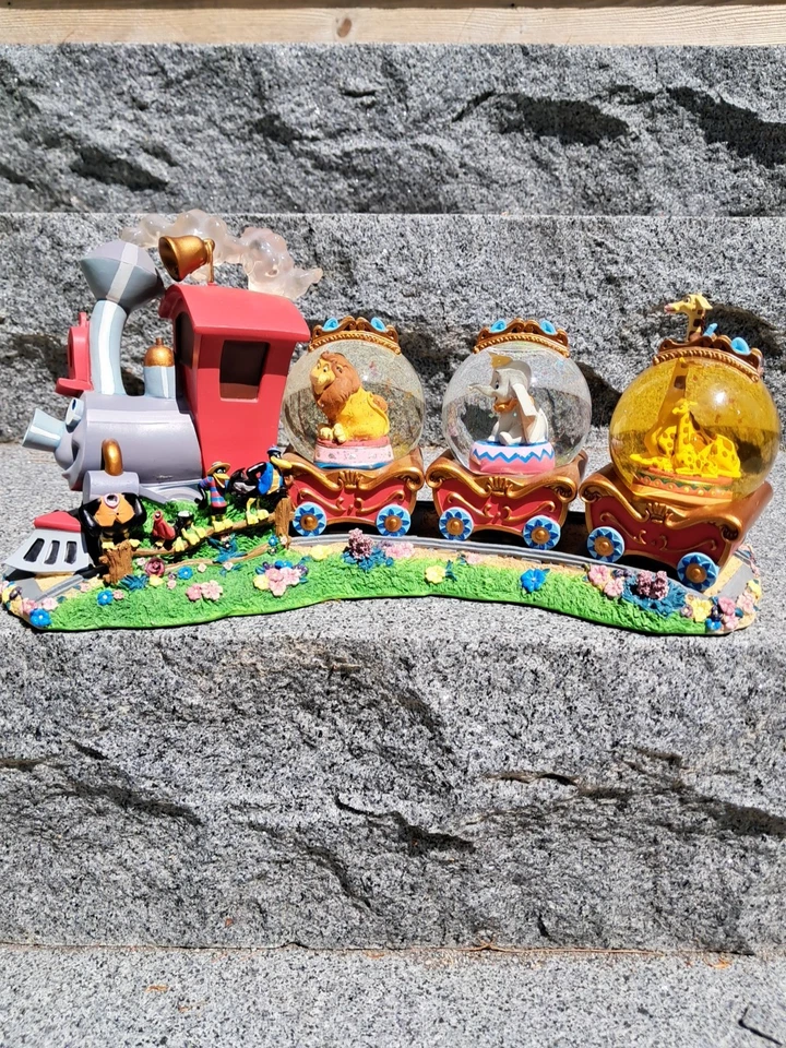 Disney Dumbo + Casey Jr. Musical Globe Train Foto 1 de 4