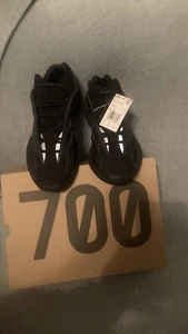 Limited Edition ADIDAS YEEZY 700 V3 DARK GLOW SIZE 10 👟NOT AVAILABLE IN STORES - Picture 1 of 9