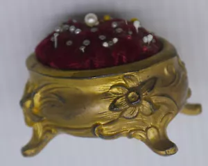 ANTIQUE ART NOUVEAU GOLD TONED FOOTED METAL PINCUSHION, SEWING - Picture 1 of 4