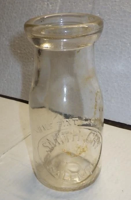 VINTAGE SMITH DAIRY CRY CREAMERY SALEM OHIO HALF PINT MILK BOTTLE - Image 1 of 1
