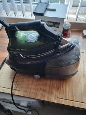 ROWENTA DG9249 STEAM GENERATOR IRON - Black/Green - Image 1 of 4