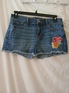 Old Navy Shorts Women Size 8 Light Wash Jeans Distressed Embroidered Floral Boho - Picture 1 of 8