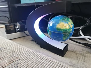 InGenious Floating Globe Colour Light Electromagnetic Levitation Desk Gadget - Picture 1 of 10